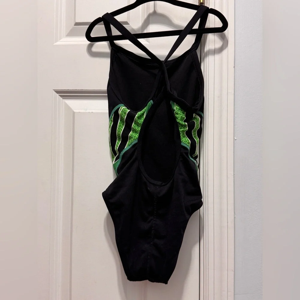 TYR stylish swimsuit